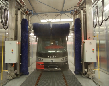 Tammermatic XJR mycí linka tramvají - DP Praha Vokovice - čelní mytí